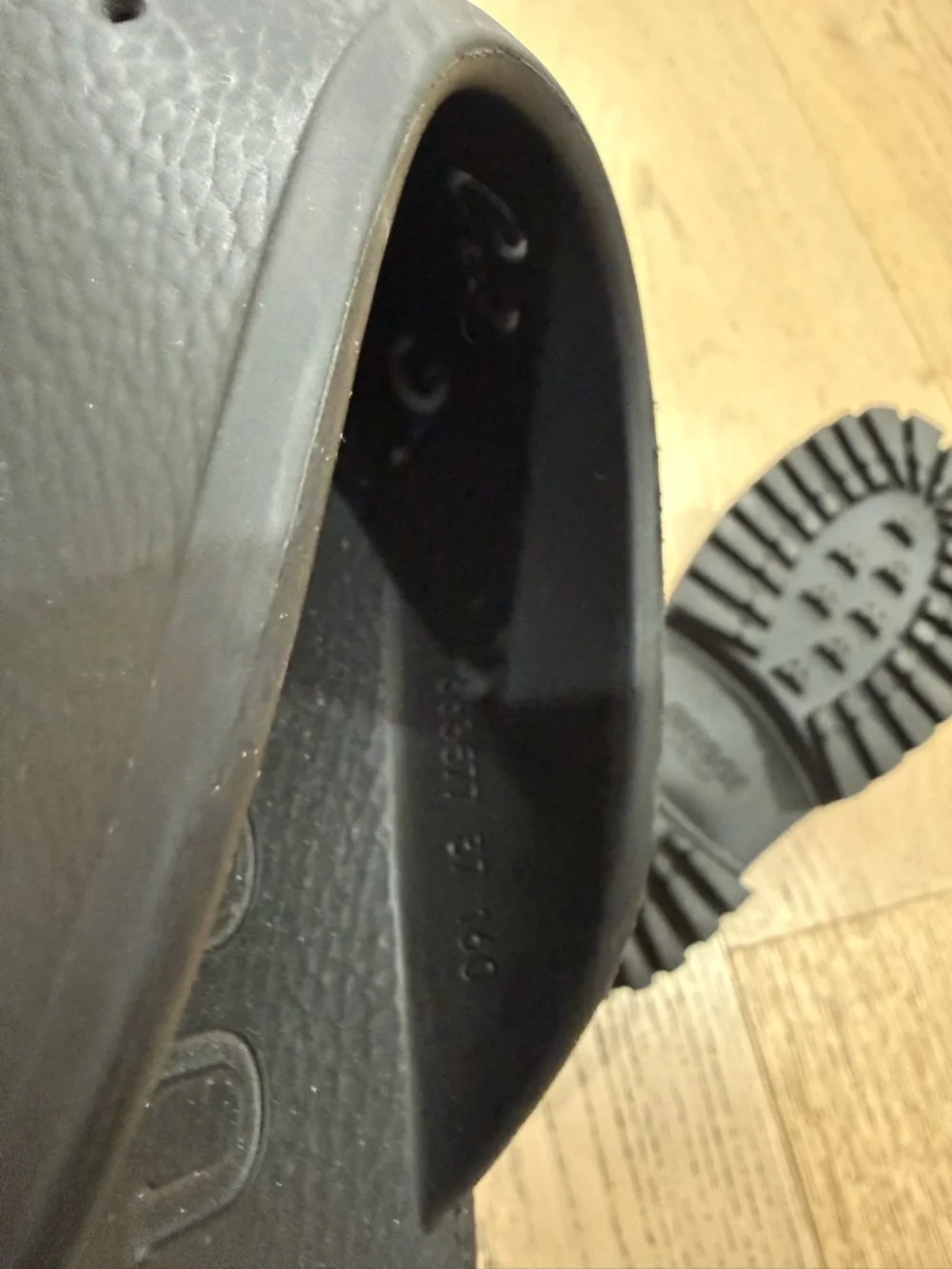 Gucci Black Unisex GG Perforated Slip-On Clogs - Picture 5 of 5